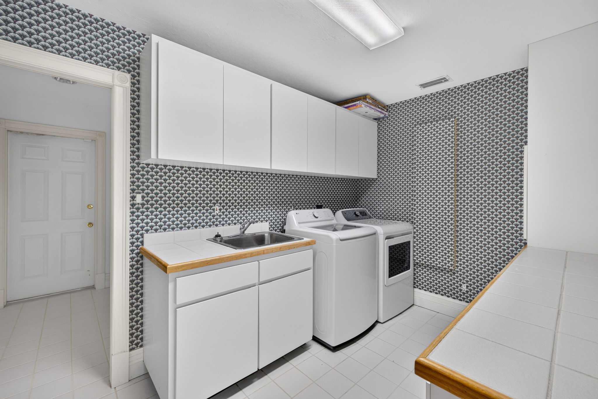 Laundry Room 1 of 2