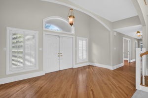 Foyer 1 of 2