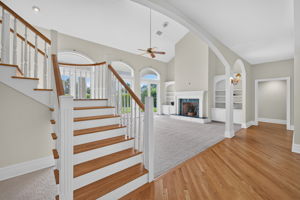 Foyer 2 of 2