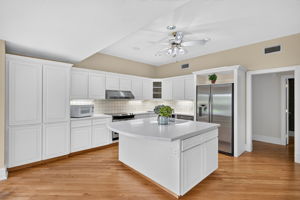 Kitchen 1 of 4
