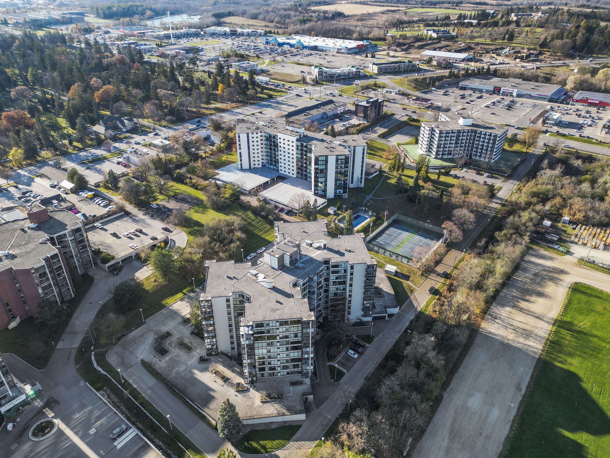 23 Woodlawn Rd E Guelph, ON N1H 7G6