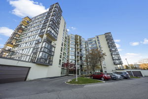 23 Woodlawn Rd E