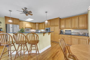 Kitchen/Breakfast Bar