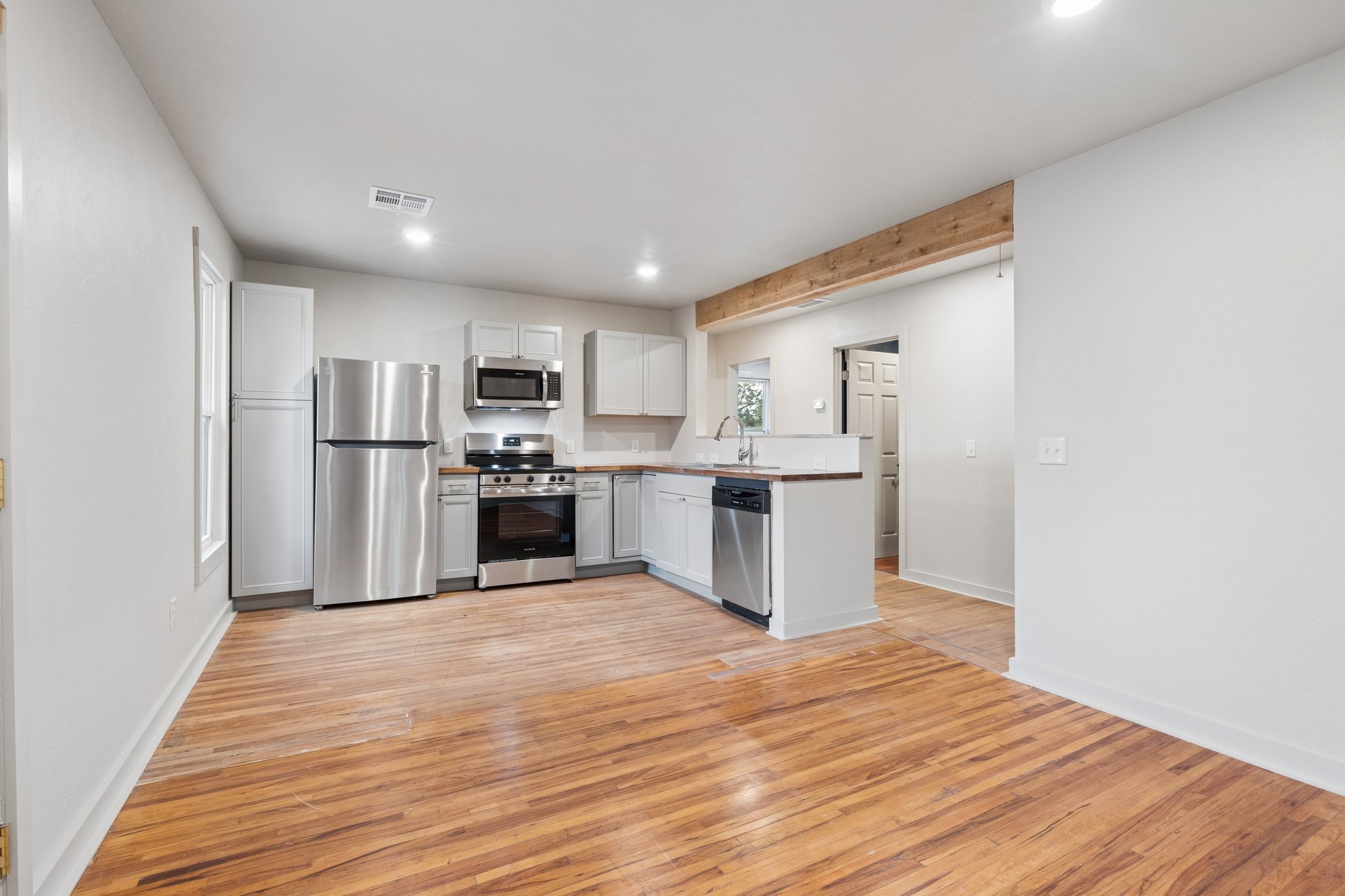 230 E Lincoln Ave_014.jpg