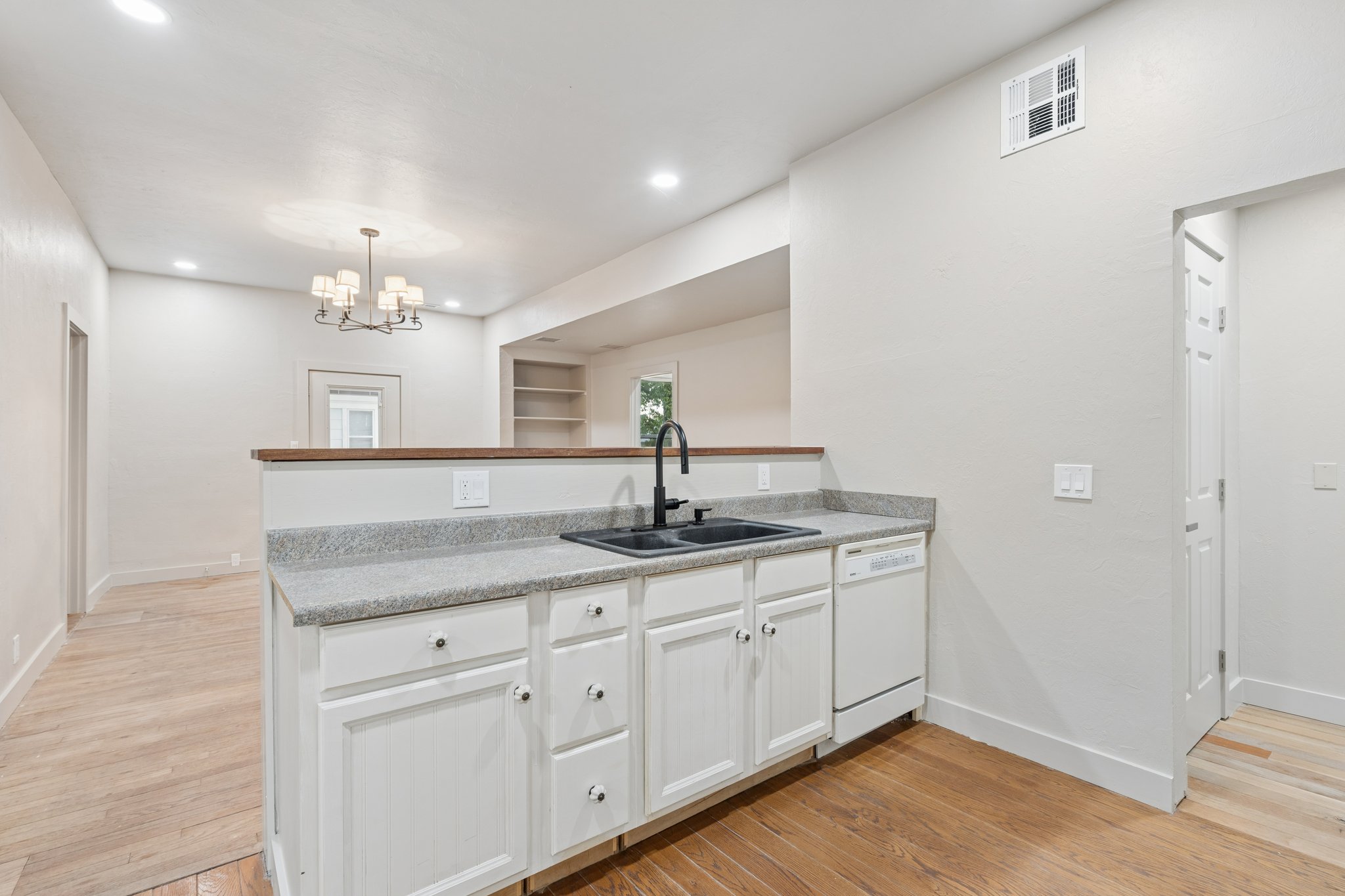230 E Lincoln Ave_020.jpg