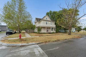 230 E Lincoln Ave_002.jpg