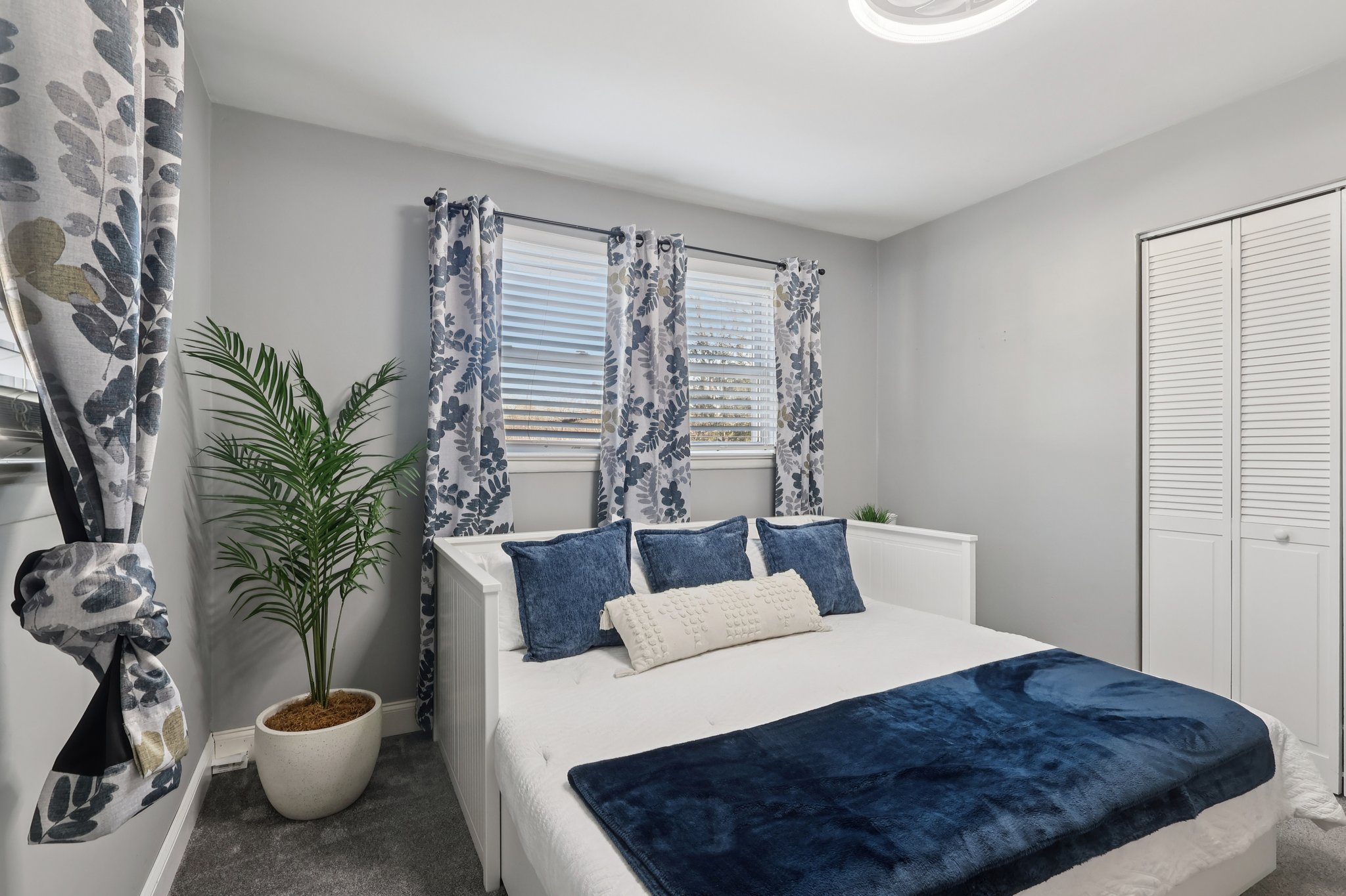 Father Keis Dr-S2312-036.jpg