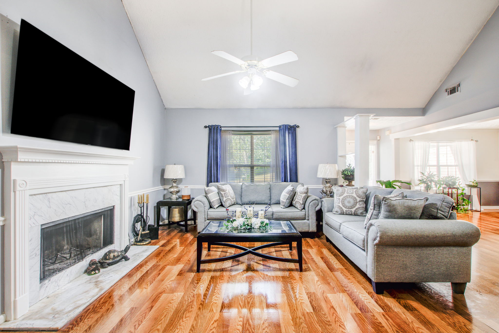 7 Living Room A w Dining