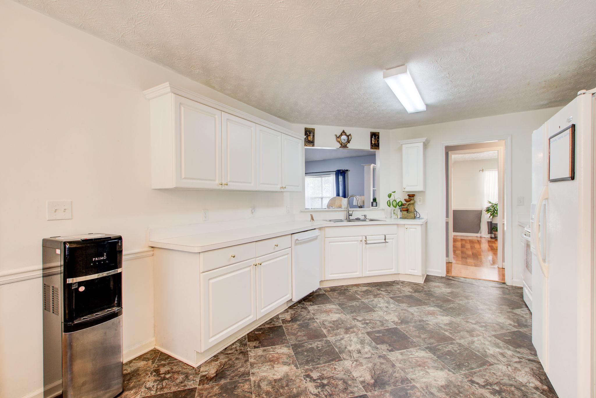 14 Kitchen B w Dining