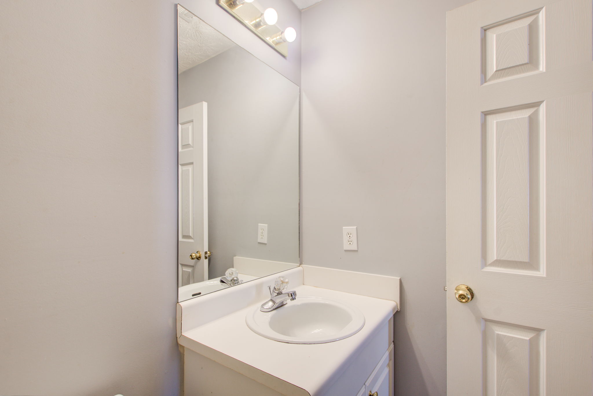 28 Upper Level Main BR En Suite B