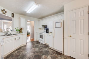 15 Kitchen C w Dining + Pantry