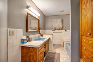  230 Maple St N, Lester Prairie, MN 55354, US Photo 16