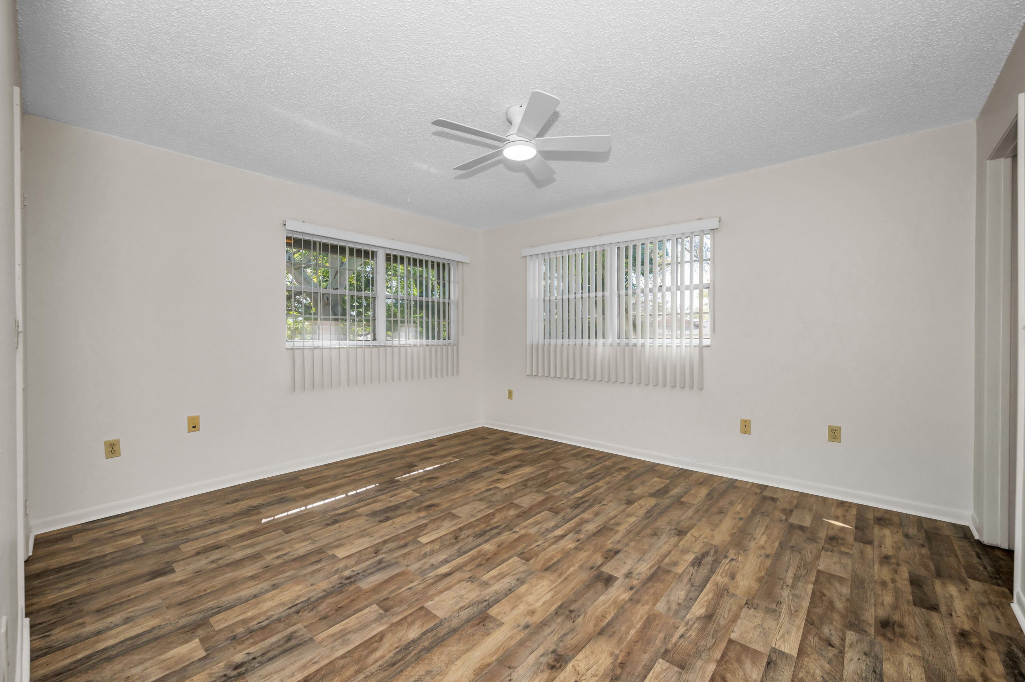 Primary Bedroom1a