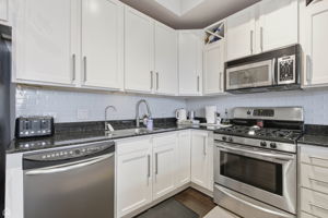 230 W Division St 807 - Brady Miller_101325_009