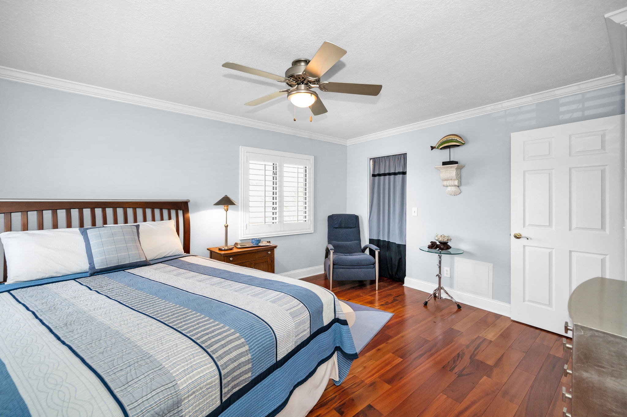 Guest Bedroom #2 With Walk In Closet ( WIC )
