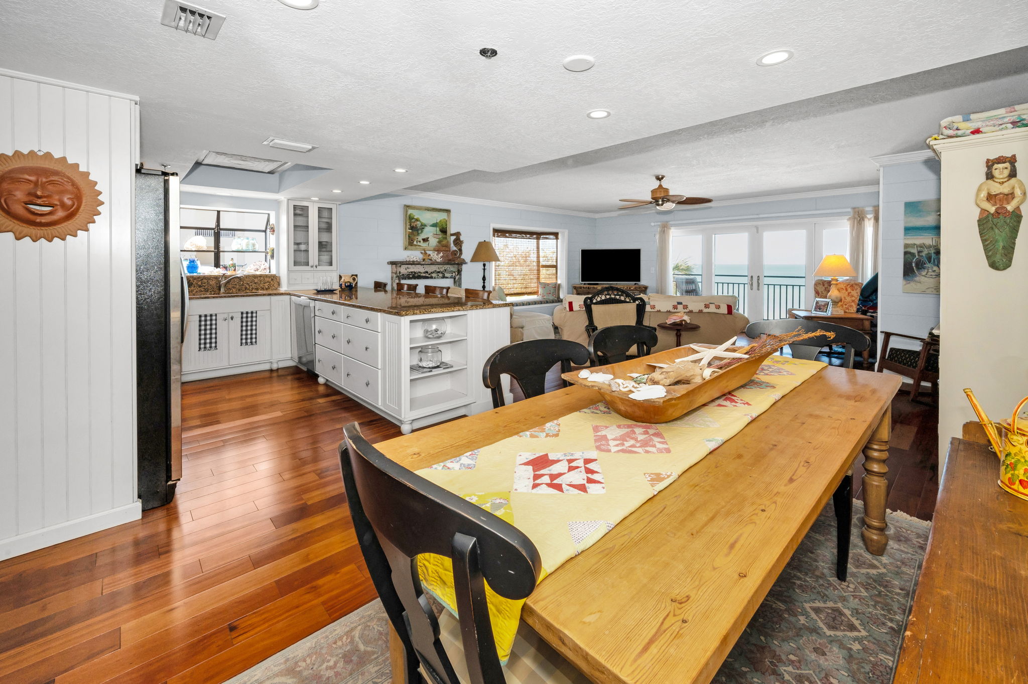 Gulf Front - Great Room - 29' X 21'