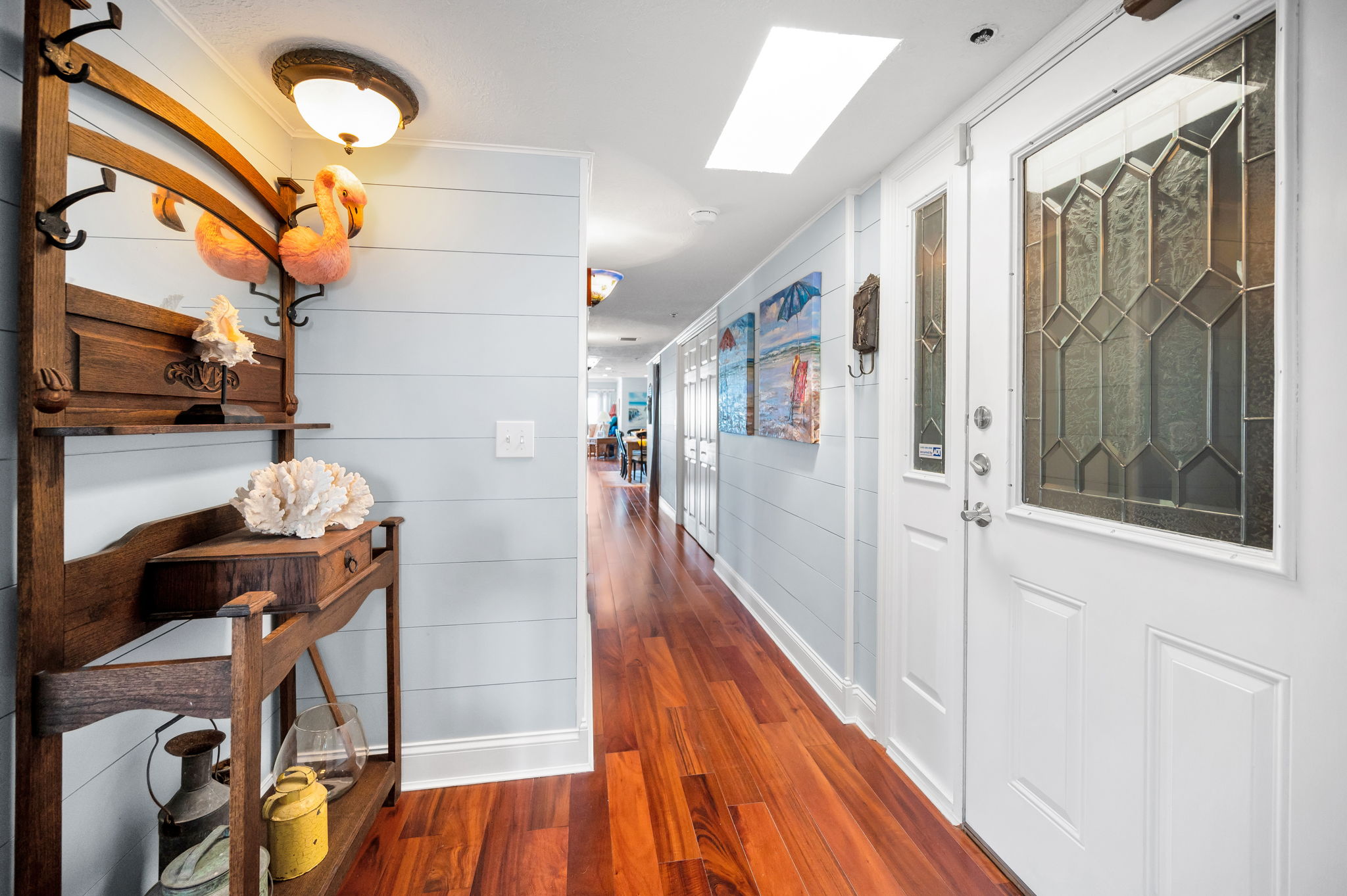 Foyer With Skylight. Hardwood Floors Thru Out.