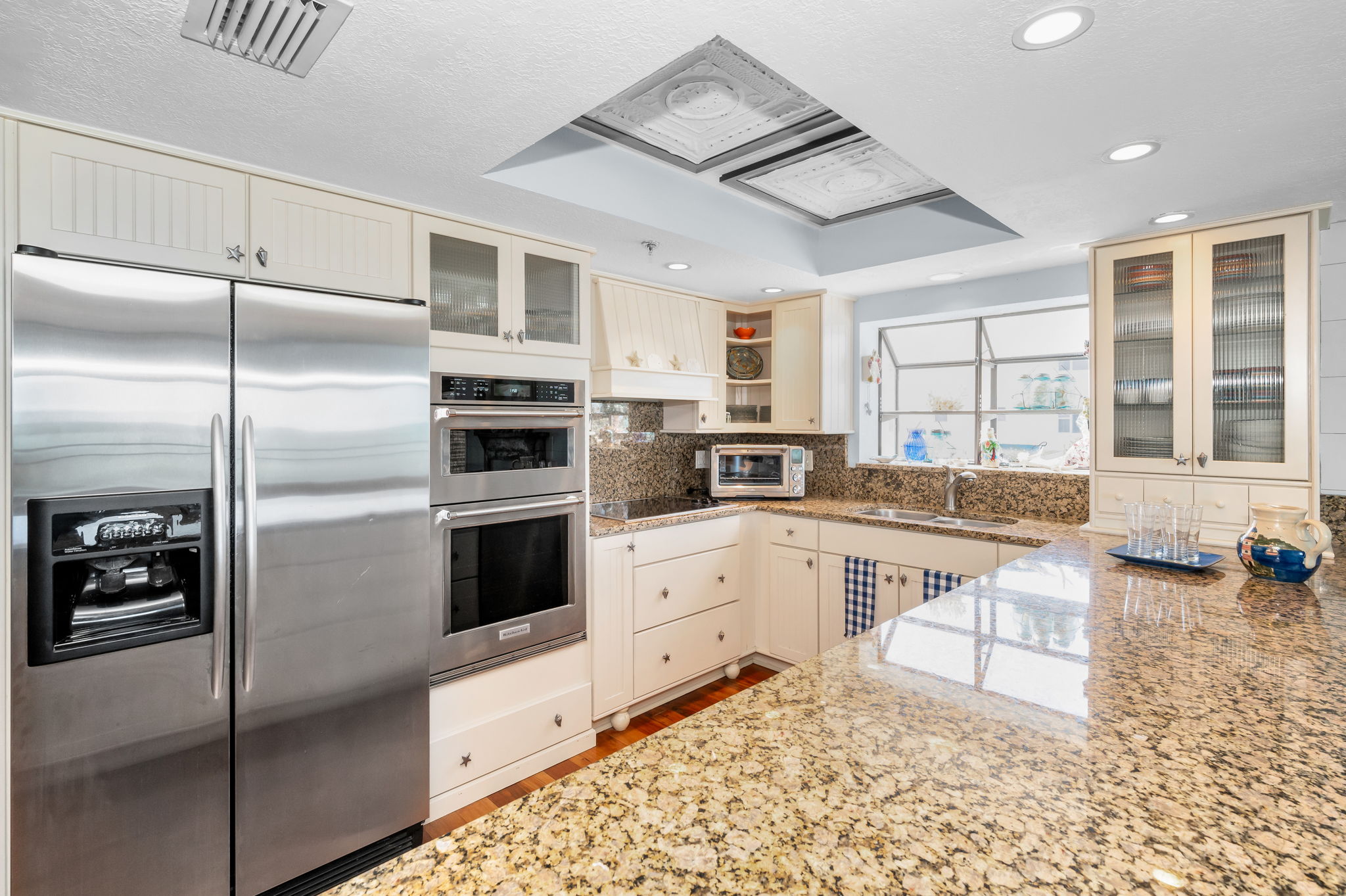 Kitchen - 10.4 X 11.4 -  Breakfast Bar 11'4" X 43"