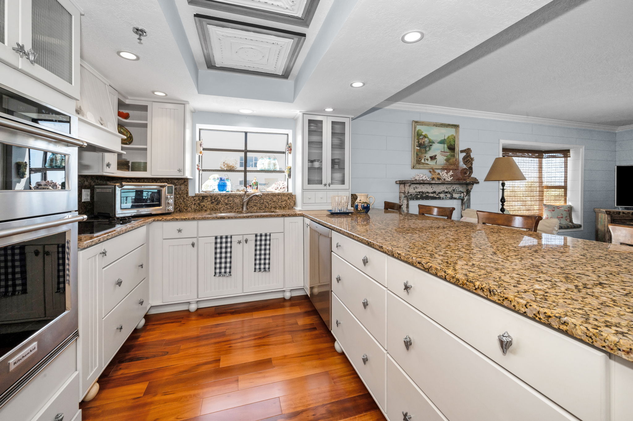 Kit - Granite Counter Tops - Hardwood Floors