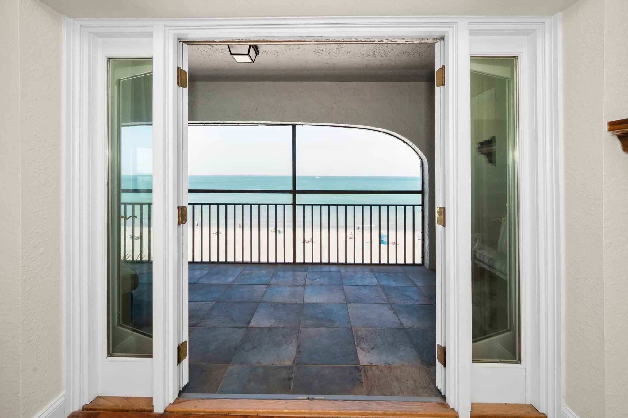 Master Suite W Balcony Access.
