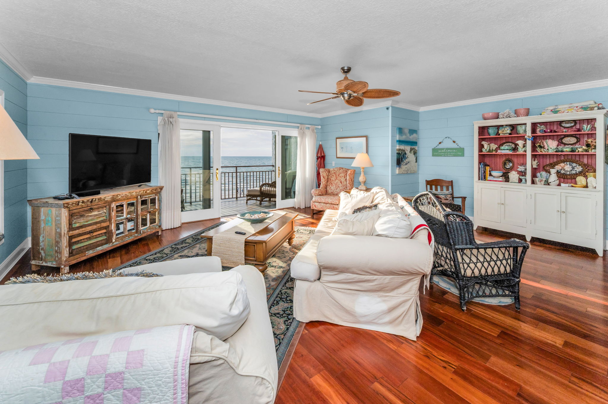 Living Room26