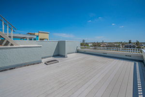 Upper Level Private Roof Top Deck - 27' X 21.3