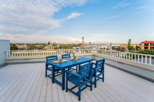 Upper Level Sun Deck35