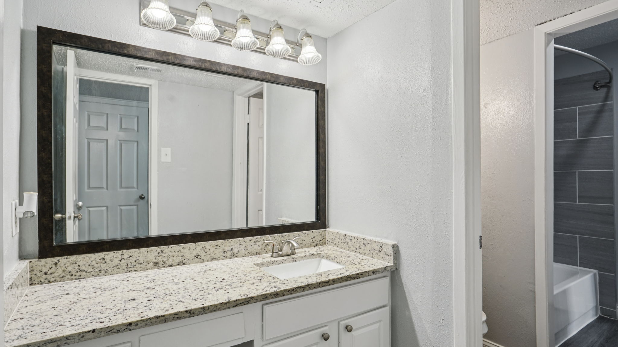 2300 Misty Ridge Cir, Unit 211, Arlington, TX 76011021