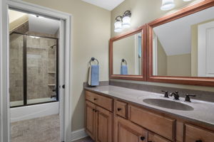 40-Jack and Jill Bath