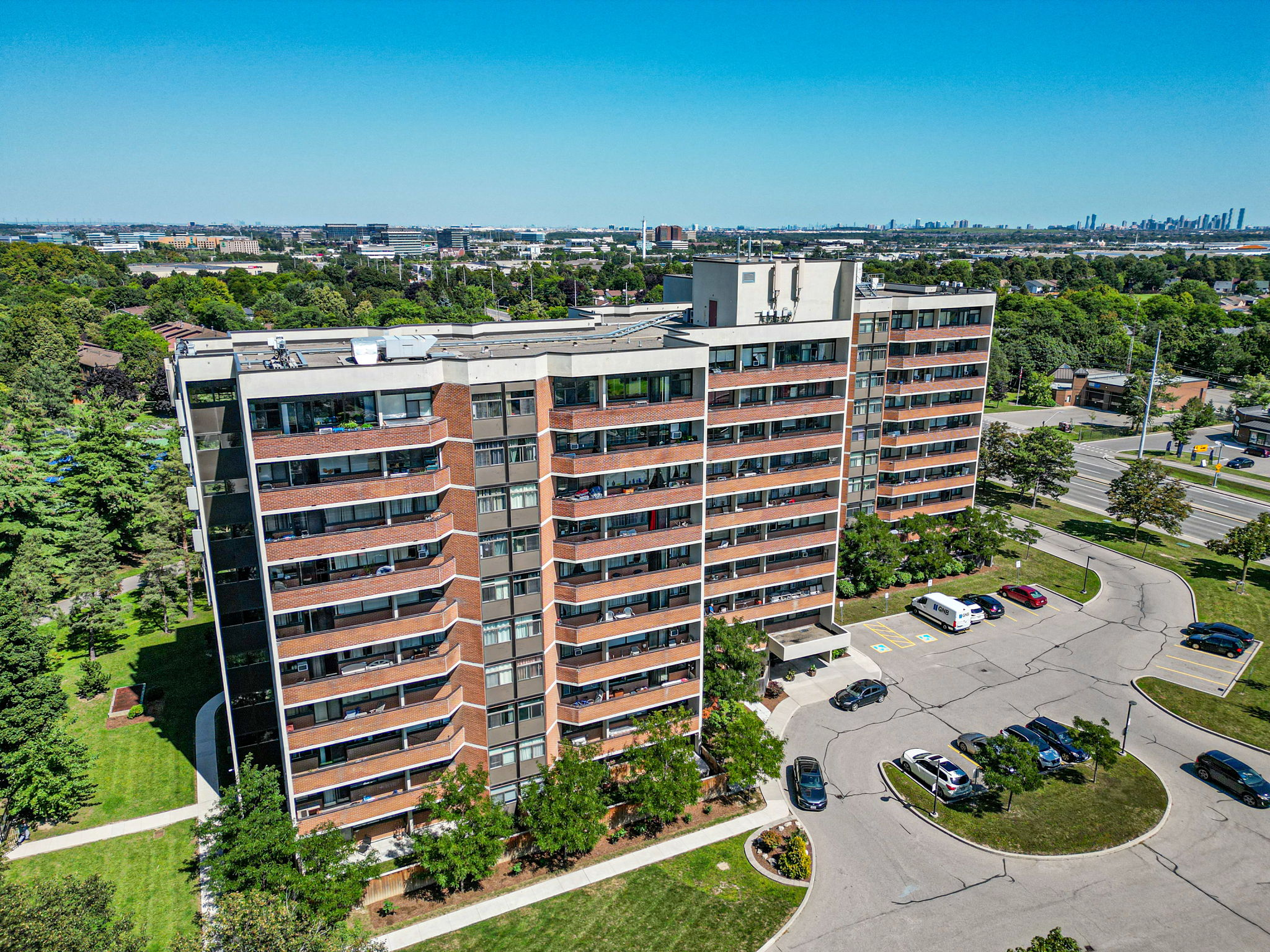 2301 Derry Rd W Unit 302 Mississauga, ON L5N 2R4