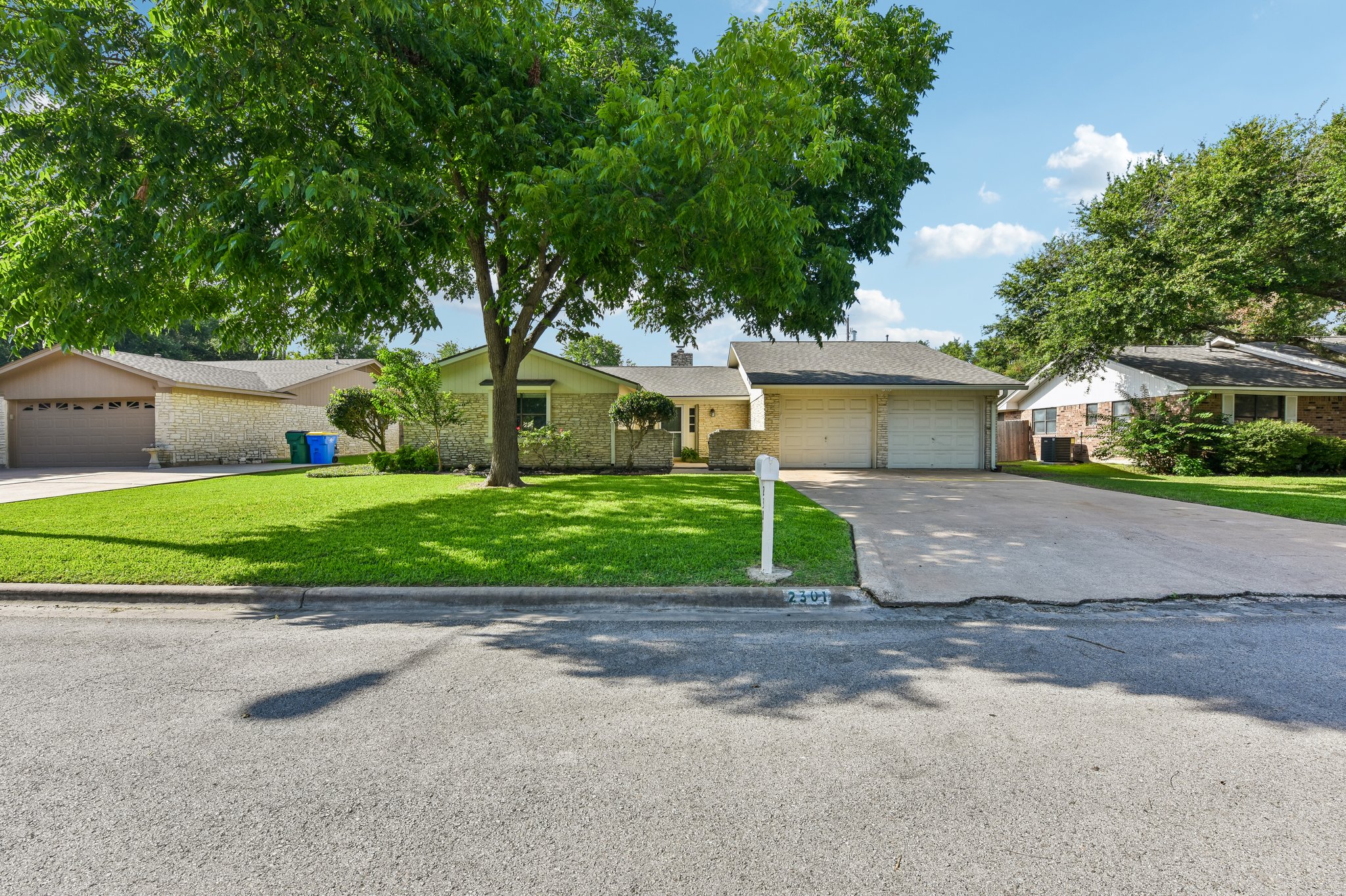 Lillie Ln-S2906-002.jpg