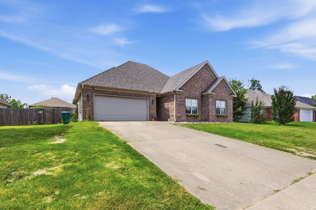 Residential real estate media in Benton, Arkansas by Avery & Bryant