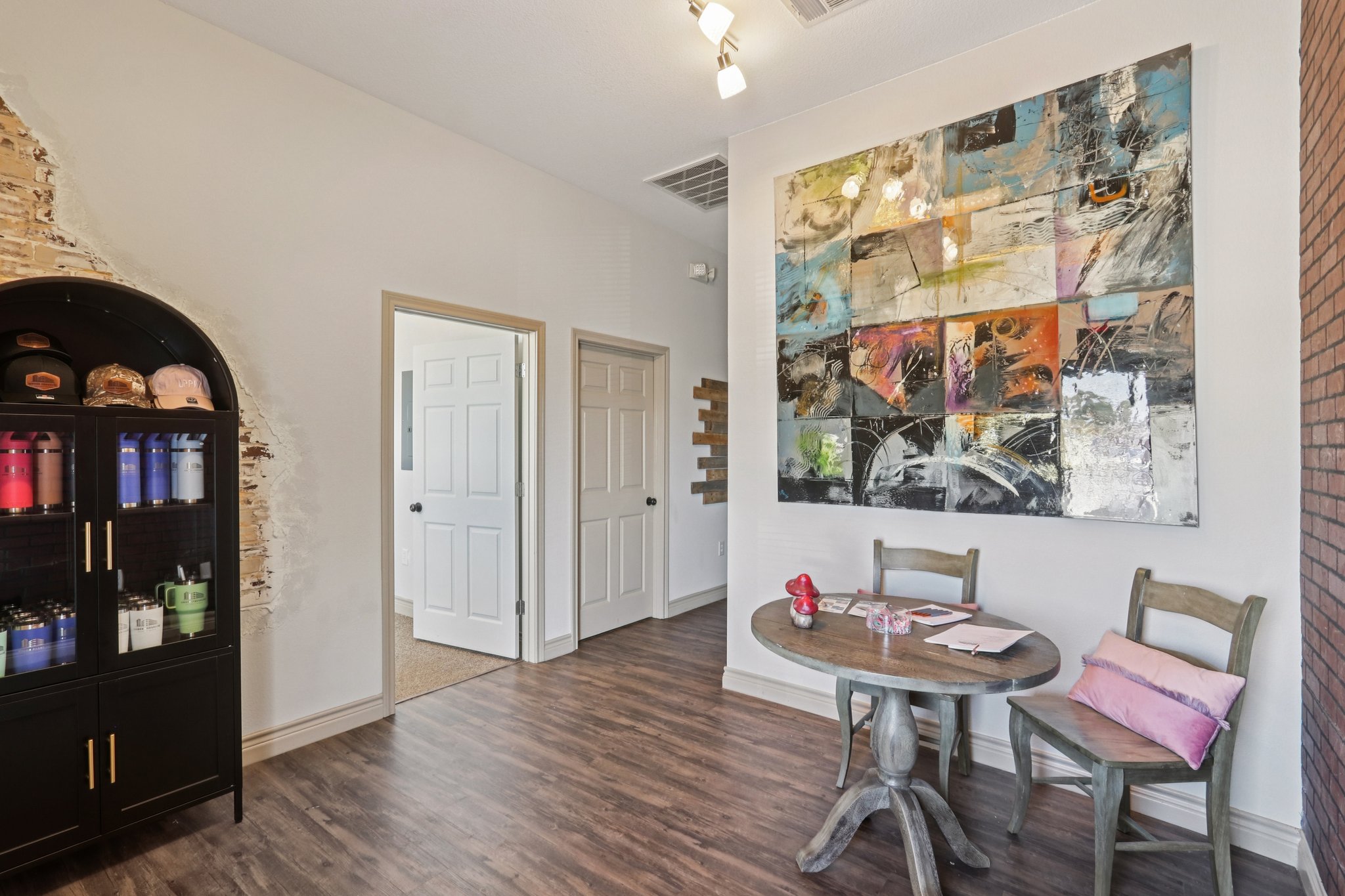 S Bagdad Rd 103-S1109-007.jpg