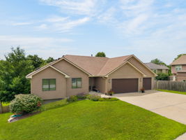 2301 Woodland Cir-002