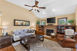 2301 Woodland Cir-032
