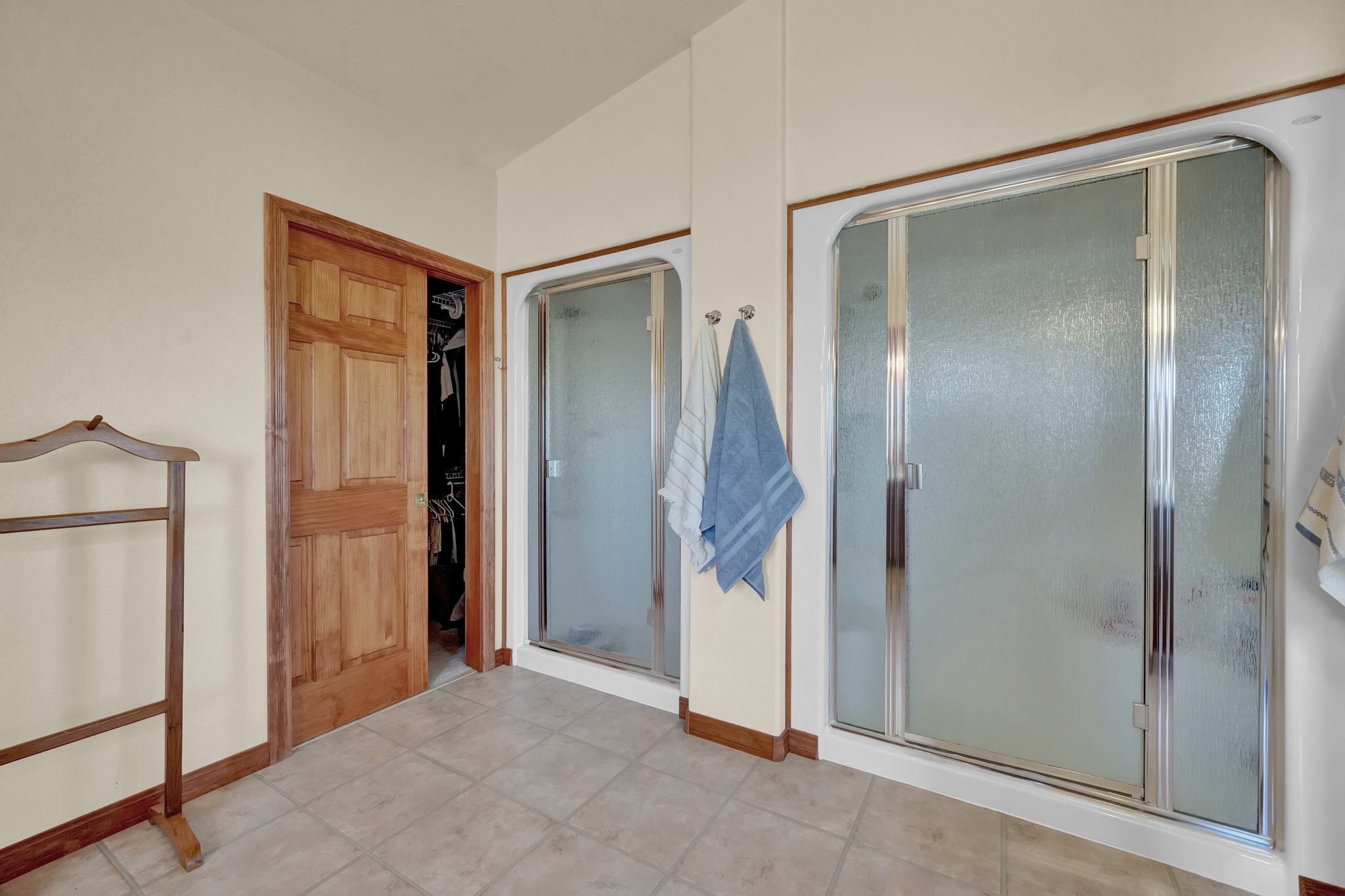 Primary Bathroom w/ dual showers & walk-in closet on left