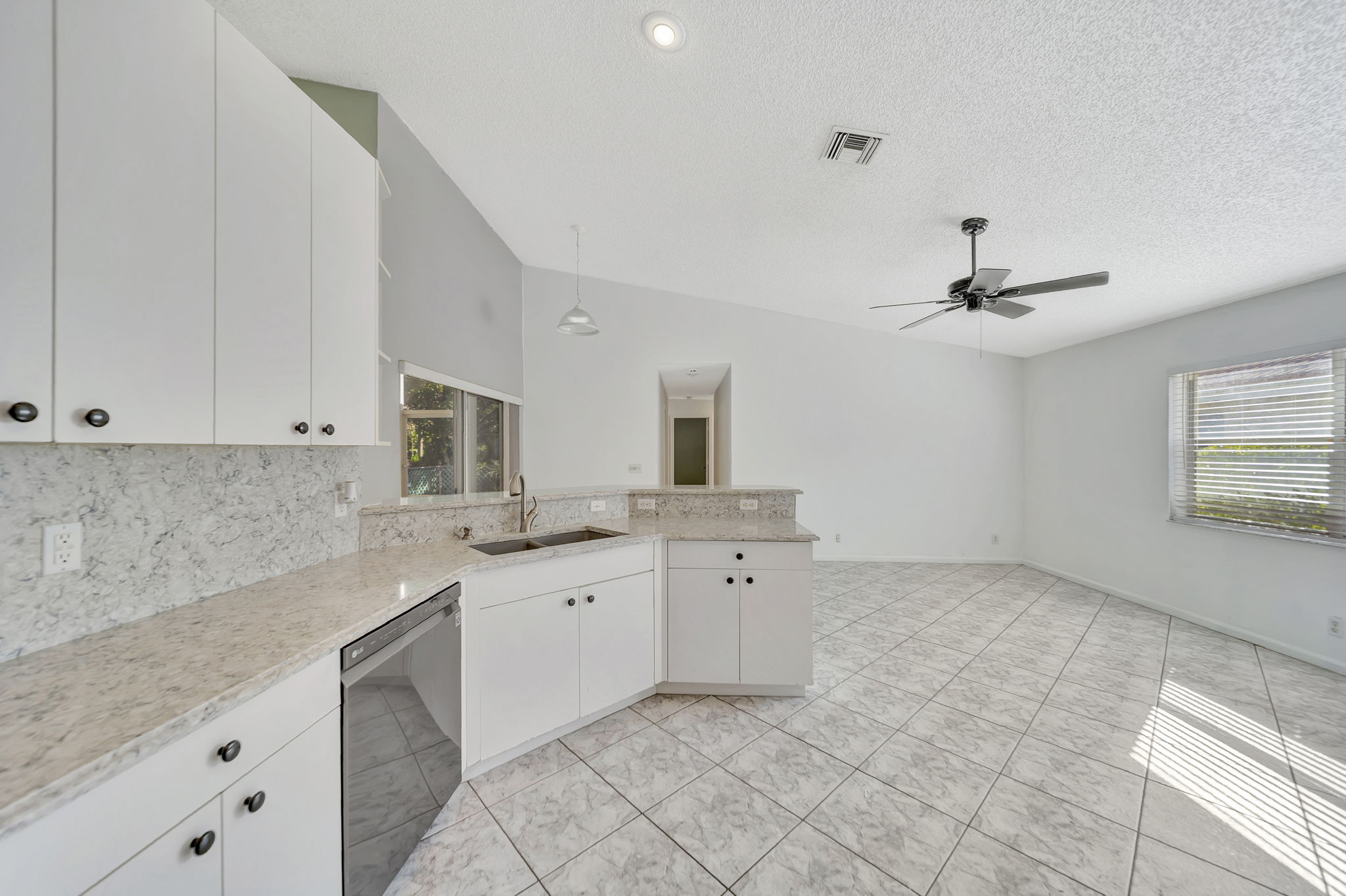 2120 NW 110th Ave, Sunrise, FL 33322, US Photo 22
