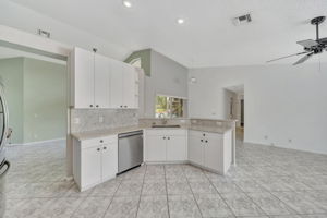 2120 NW 110th Ave, Sunrise, FL 33322, US Photo 22