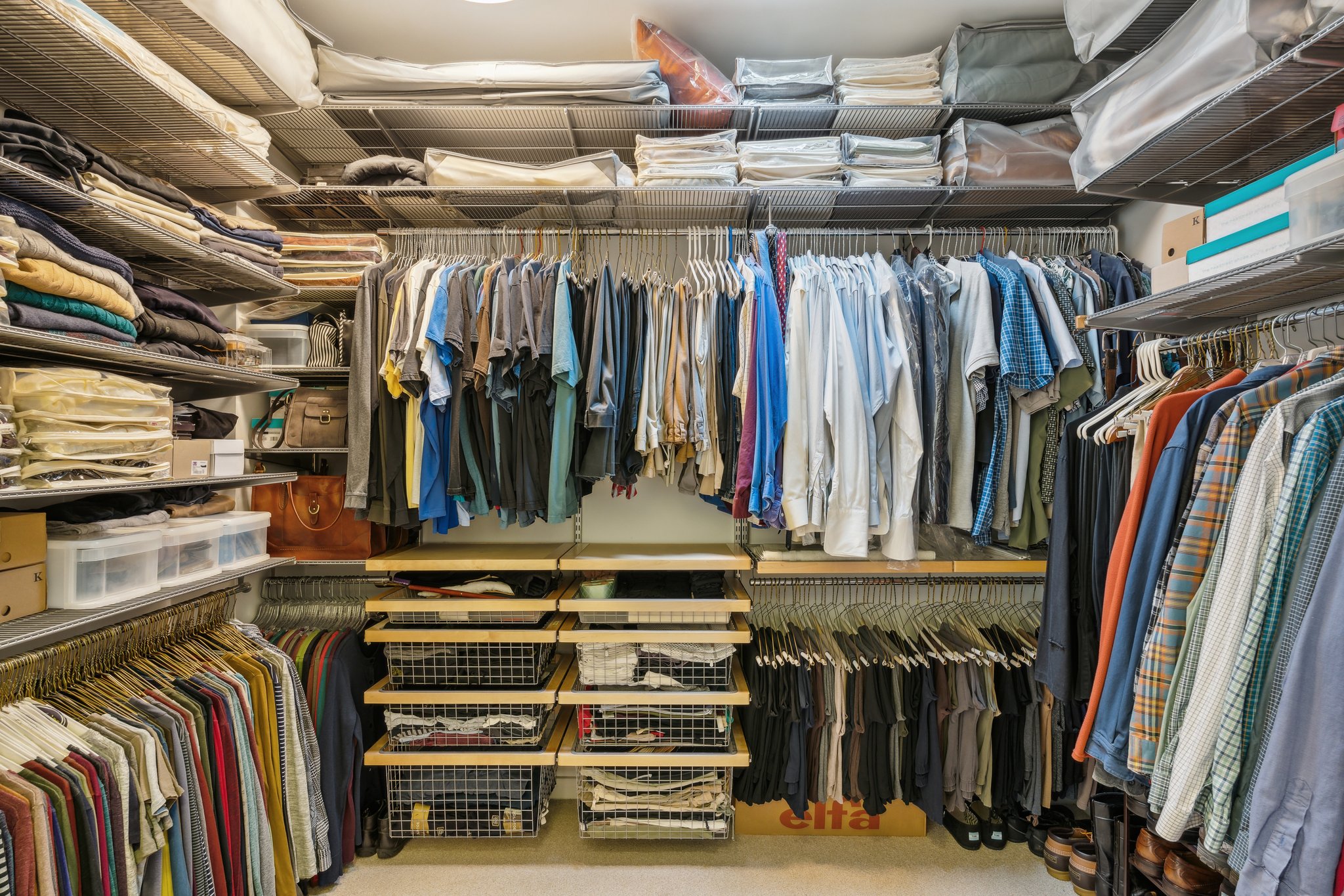 Walk-in Closet