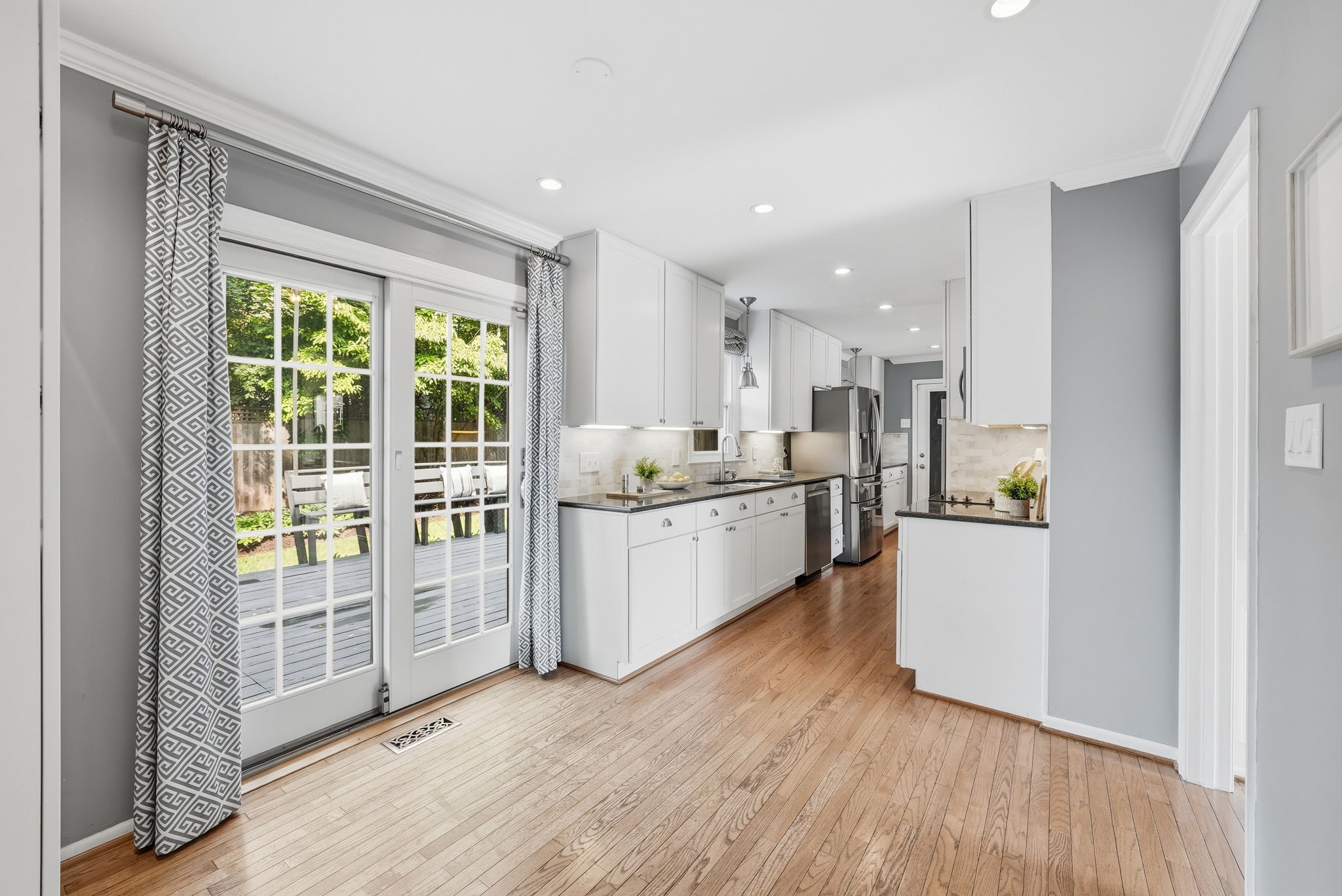 Eat-in kitchen