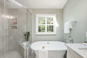 Separate soaking tub