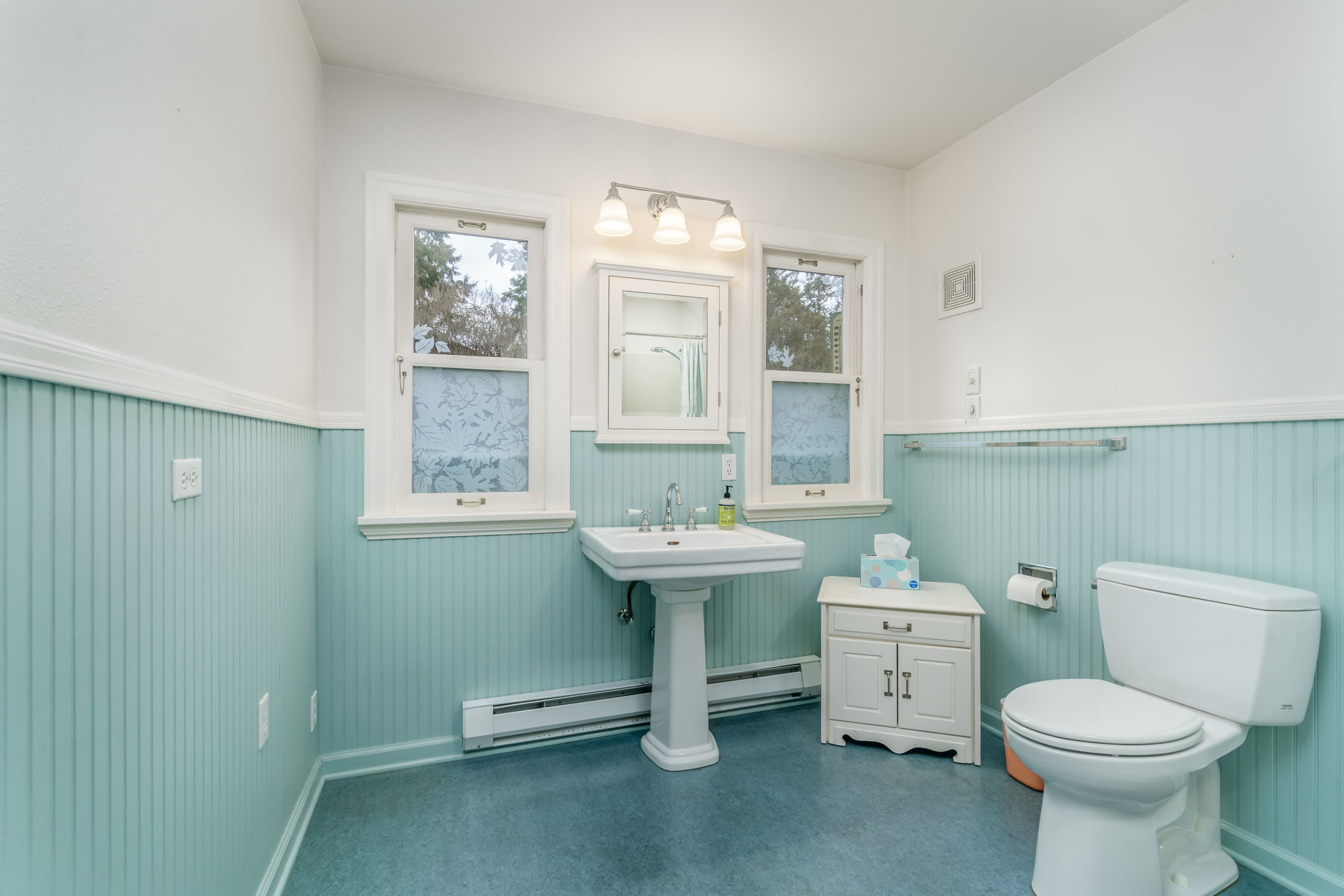 Very Large & Remodeled Main Bath