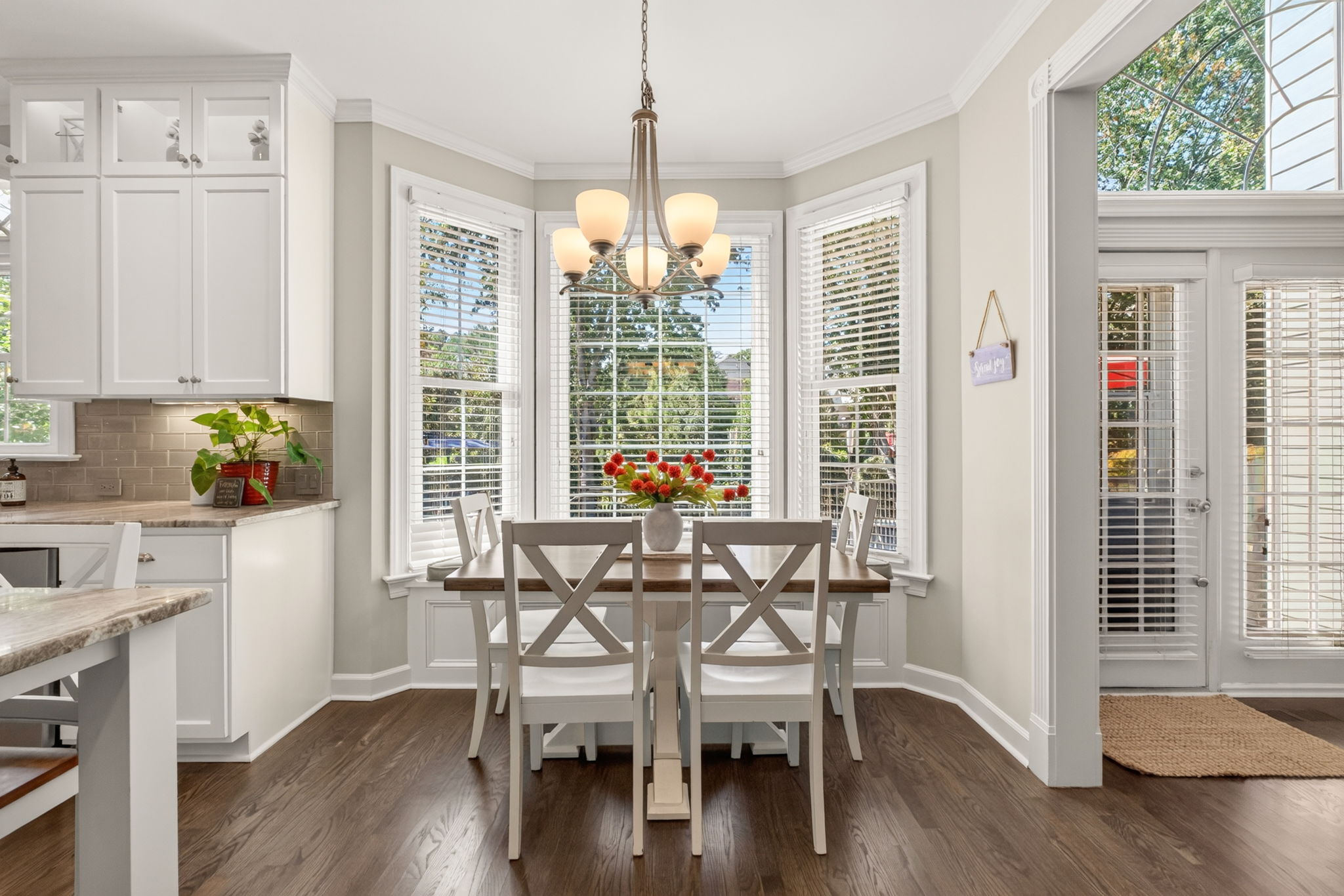  Photo 33