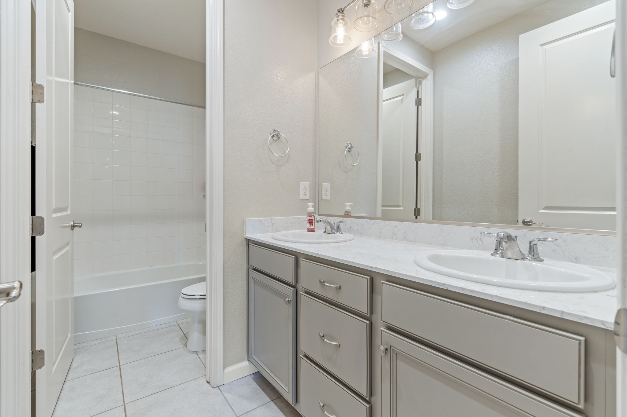  Photo 53
