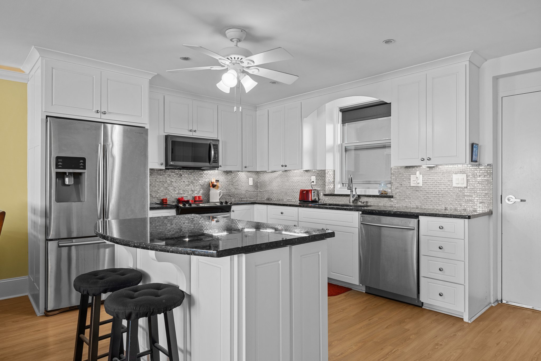 Updated Eat-In Kitchen