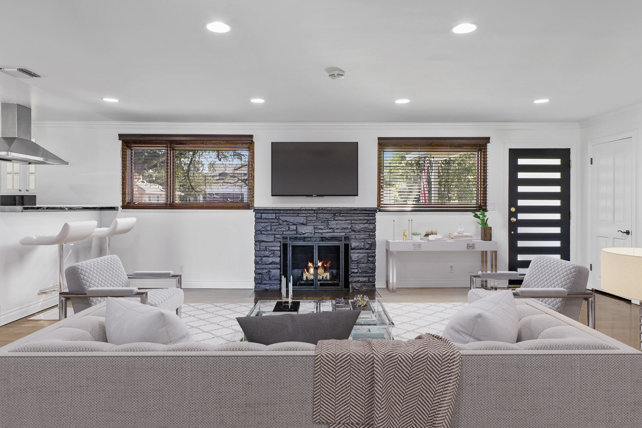 23059 Leonora Dr, Los Angeles, CA 91367 Selko Imaging