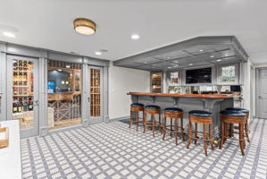 Fully equipped bar area