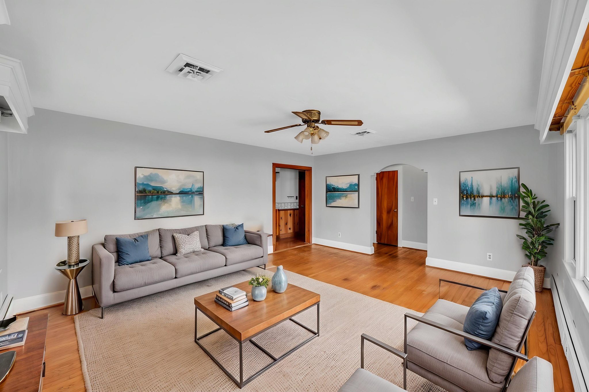 DSC_8913 virtually staged.jpeg