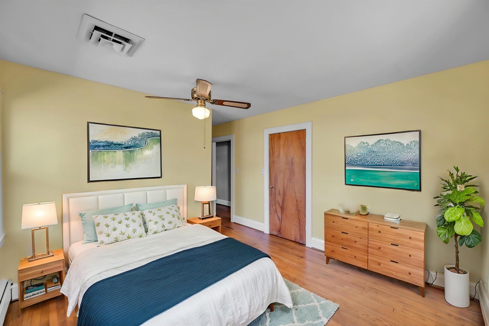 DSC_8937 virtually staged.jpeg