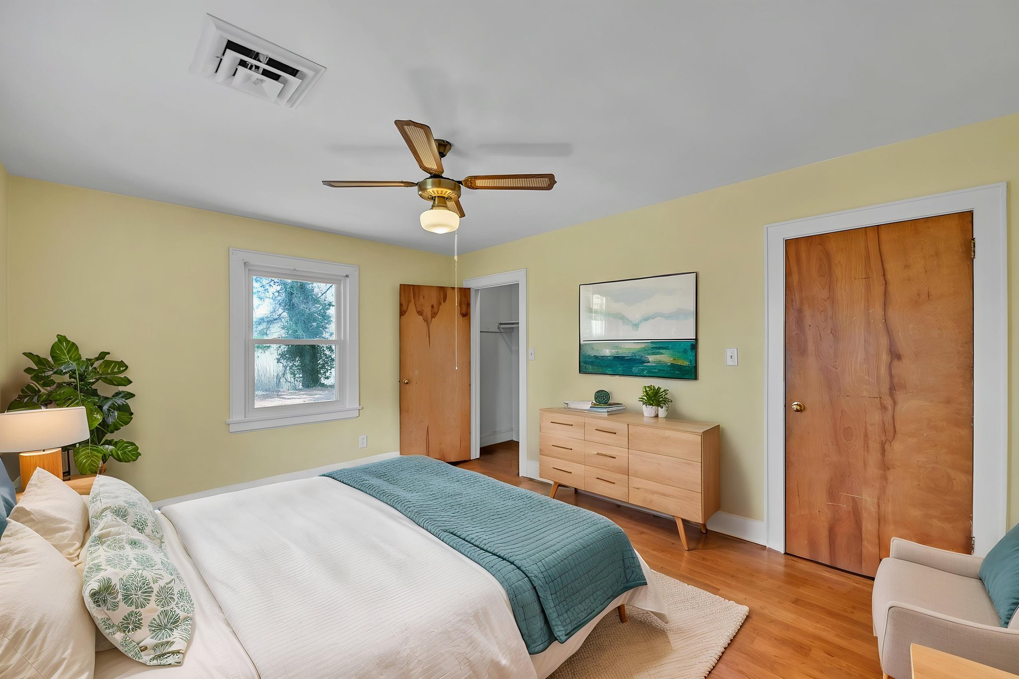 DSC_8949 virtually staged.jpeg